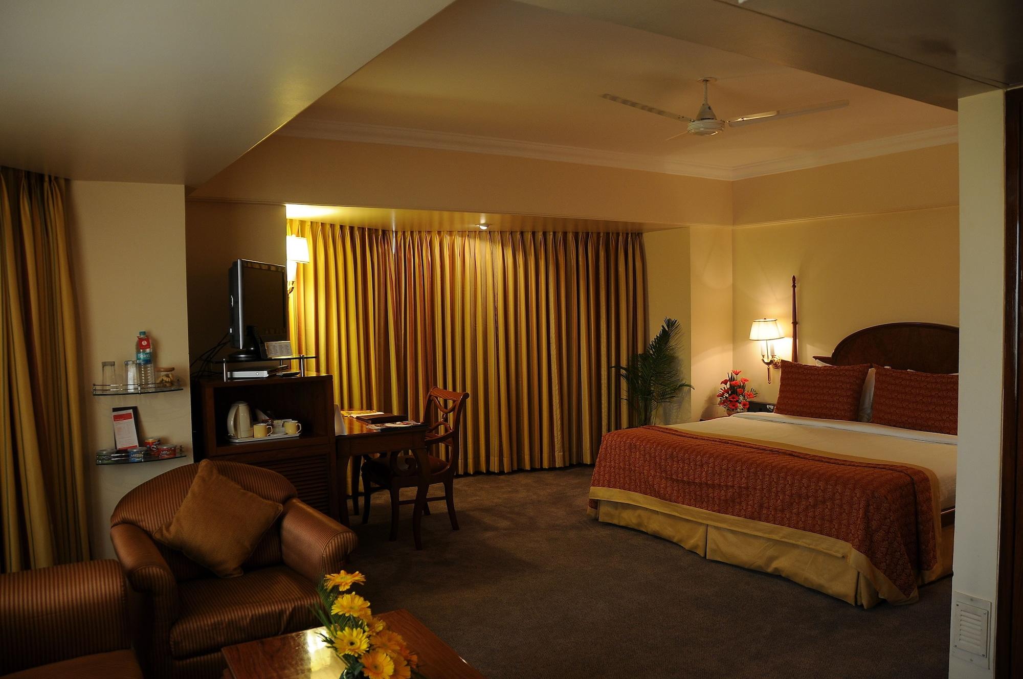 Hotel Ramada Plaza By Wyndham Palm Grove Bombaj Zewnętrze zdjęcie A suite at the Taj Bengal