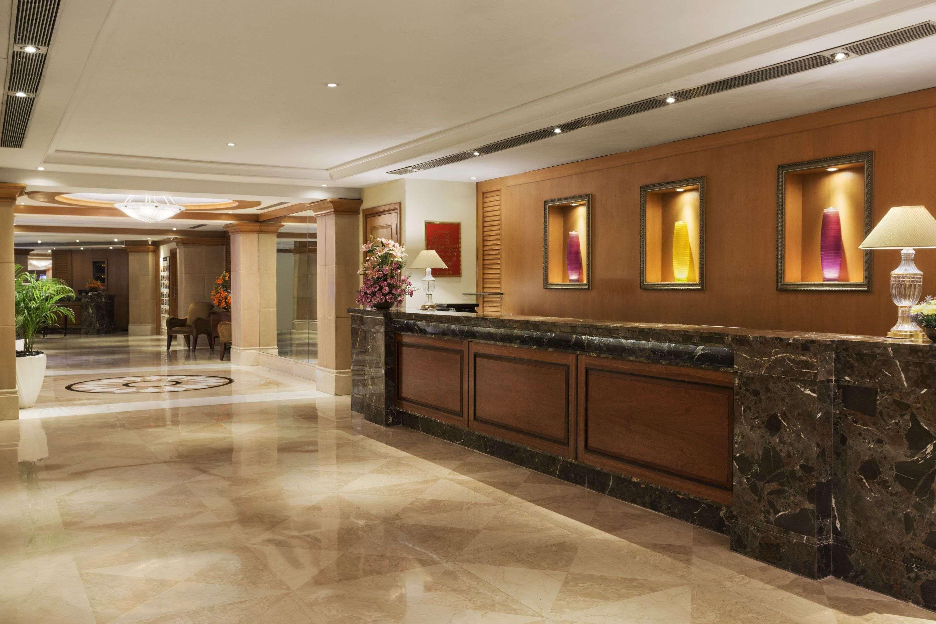 Hotel Ramada Plaza By Wyndham Palm Grove Bombaj Zewnętrze zdjęcie The lobby of the hotel