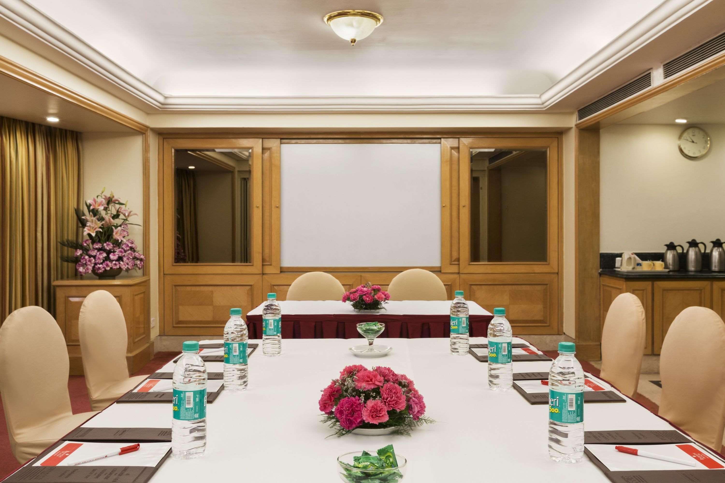 Hotel Ramada Plaza By Wyndham Palm Grove Bombaj Zewnętrze zdjęcie Boardroom at the Taj Bengal