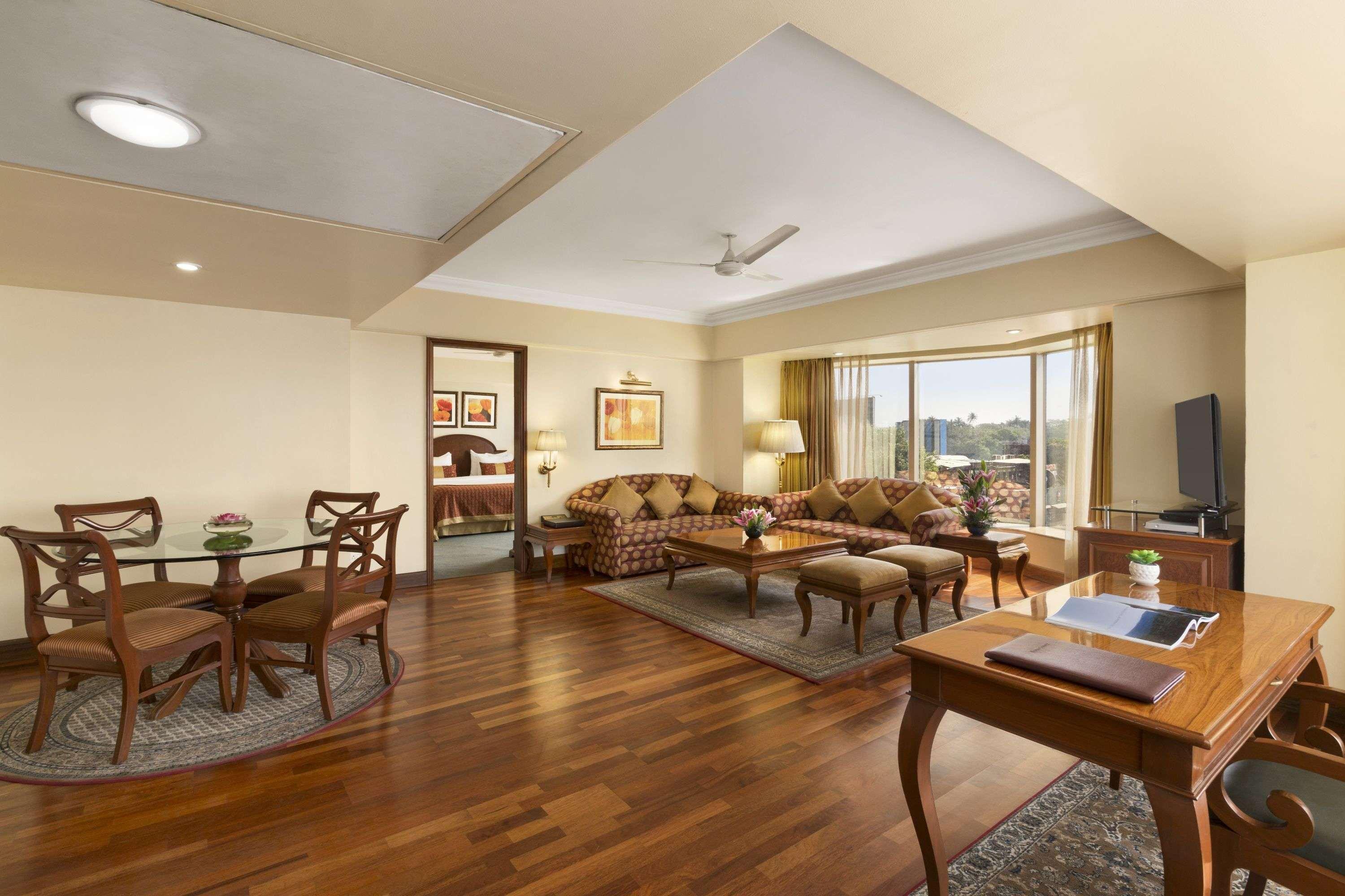 Hotel Ramada Plaza By Wyndham Palm Grove Bombaj Zewnętrze zdjęcie Suite at the Taj Bengal