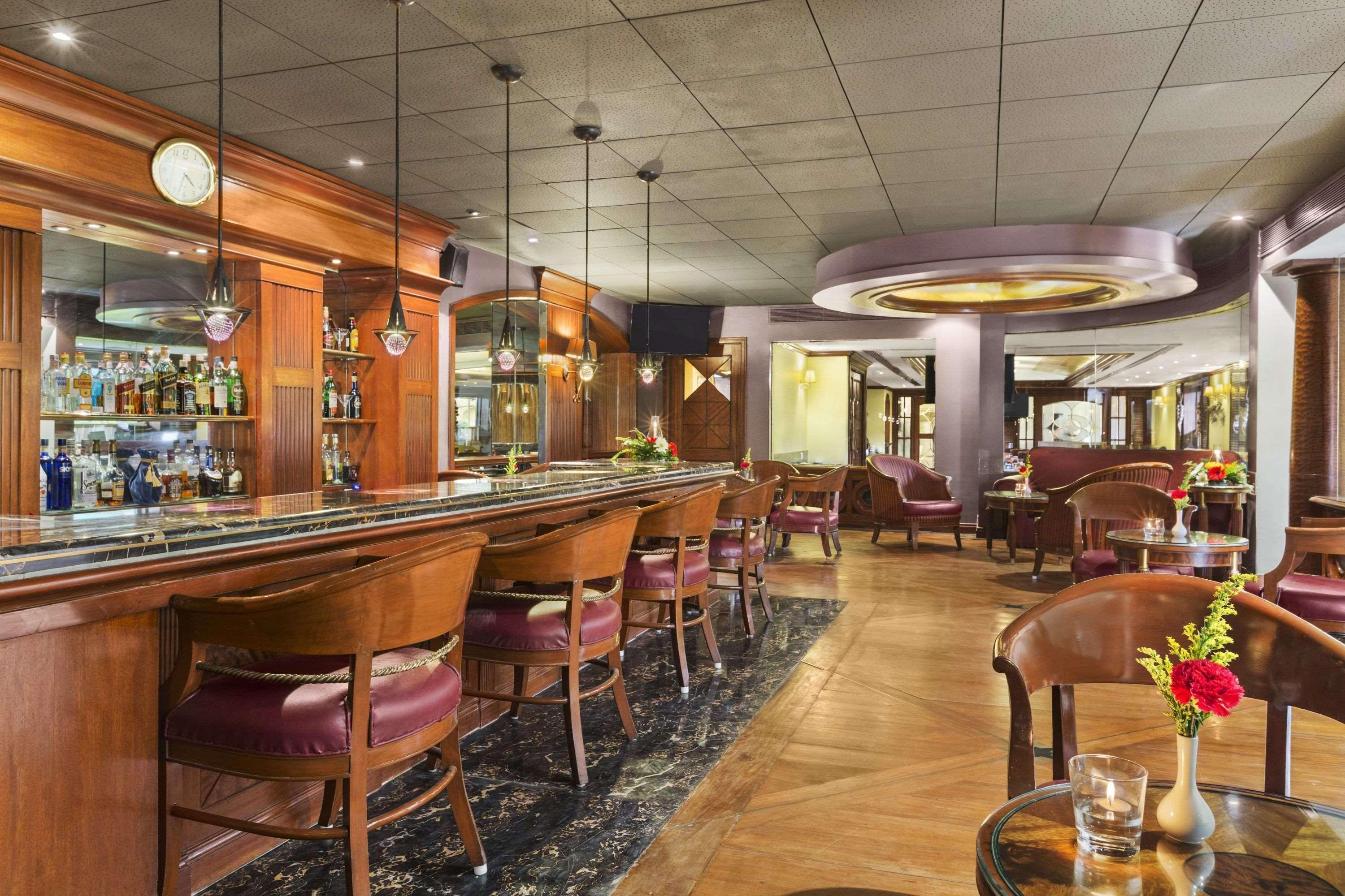 Hotel Ramada Plaza By Wyndham Palm Grove Bombaj Zewnętrze zdjęcie The bar at the restaurant