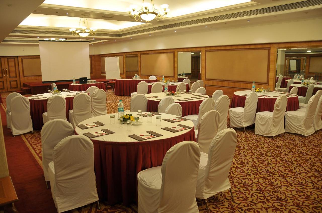 Hotel Ramada Plaza By Wyndham Palm Grove Bombaj Zewnętrze zdjęcie A meeting room at a hotel