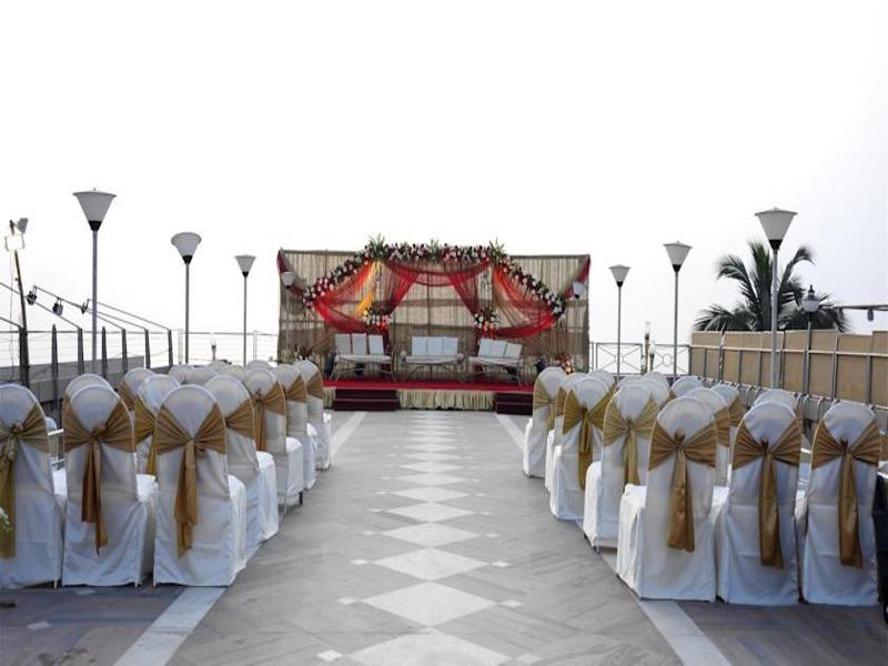 Hotel Ramada Plaza By Wyndham Palm Grove Bombaj Zewnętrze zdjęcie A wedding in India